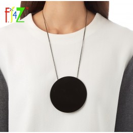 F.J4U 2017 Designer Necklace Fashion Trendy Big Black White Acrylic Circle Long False Collar Pendant Necklaces for women Bijoux